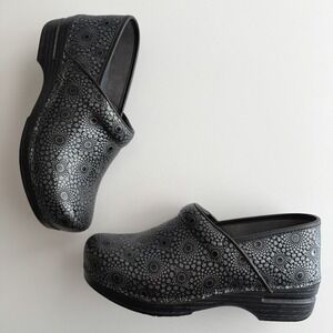 Dansko XP EUC Medallion Print Black Silver Slip On Comfort Clog EU 40 US 9 9.5